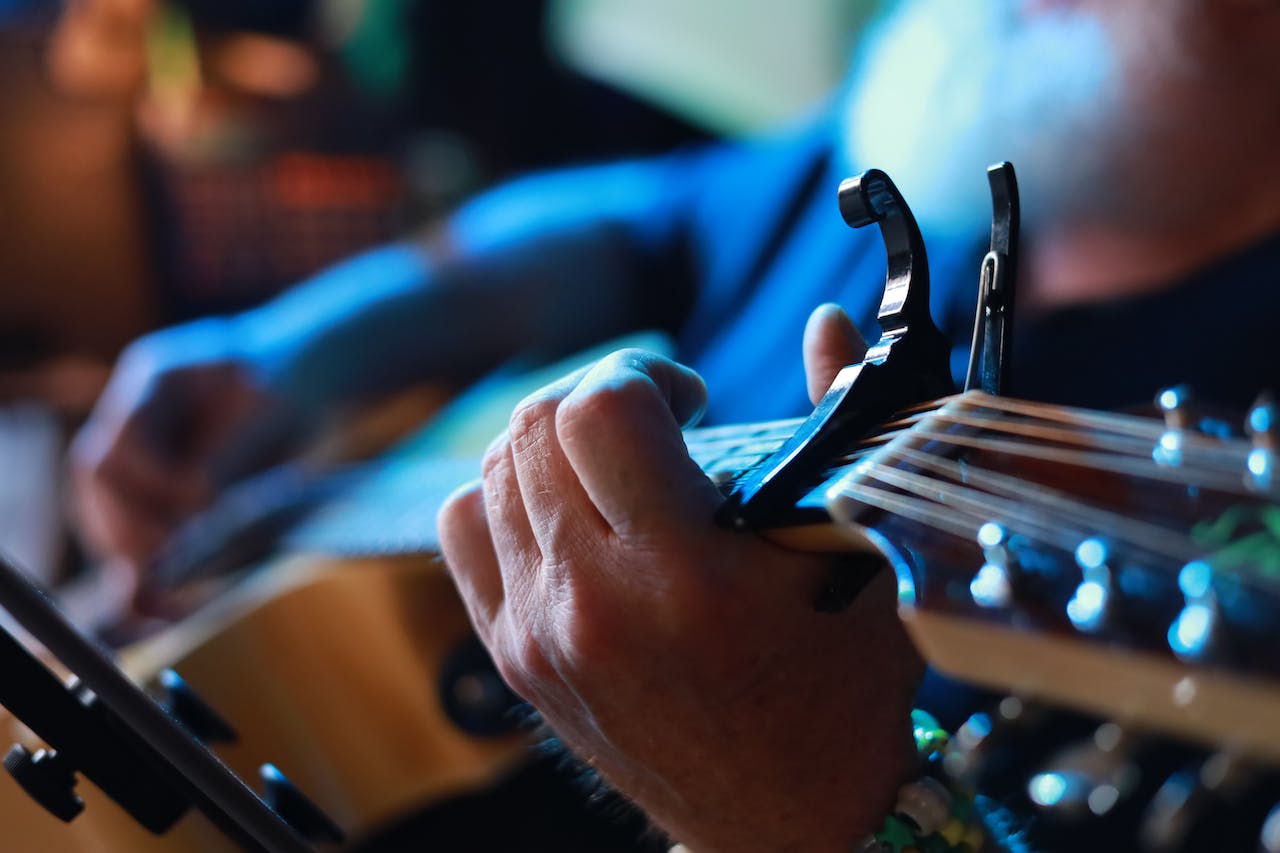 Mastering Capo Techniques: Enhancing Your Acoustic Guitar Performances and Compositions