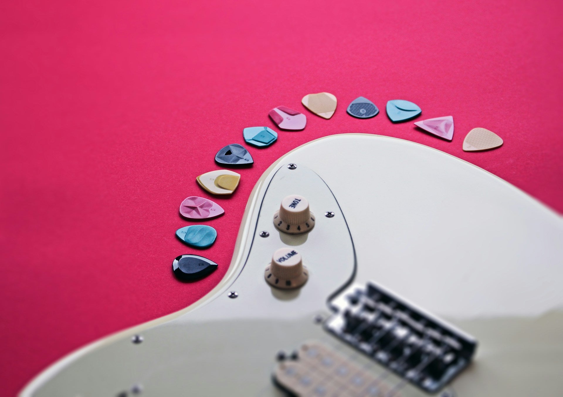 Guitar Pick Mastery: Exploring Shapes, Materials, and Techniques for Better Tone and Control